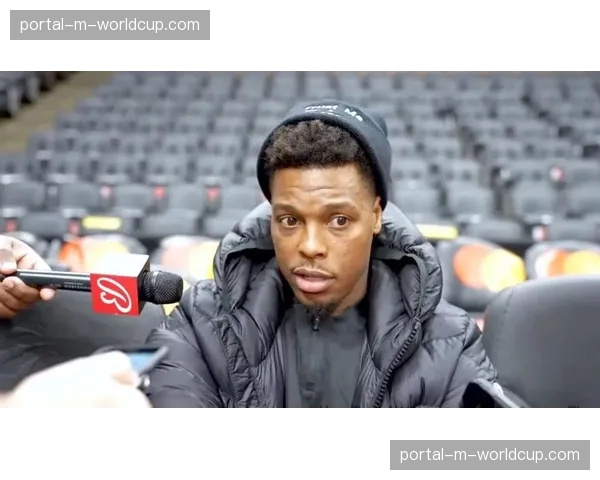 花絮:猛龙主场致敬前冠军成员洛瑞,其球衣退役仪式定于下赛季 花絮:猛龙主场致敬前冠军成员洛瑞,其球衣退役仪式定于下赛季