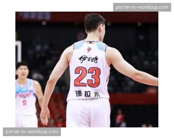 【2026年4月CBA联赛·人物·特写阿不都沙拉木赛后独自加练三分，为半决赛对阵辽宁做准备