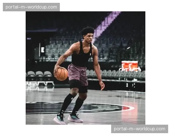 报道：开拓者队更新伤病名单，亨德森因右小腿紧绷（与跑动累积相关）缺席