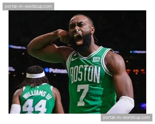 NBA绿军逆转终结雷霆12连胜,杰伦·布朗31+8+8 NBA绿军逆转终结雷霆12连胜,杰伦·布朗31+8+8